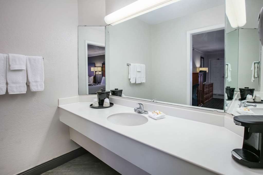 La Quinta Inn by Wyndham Dallas Uptown - photo 48