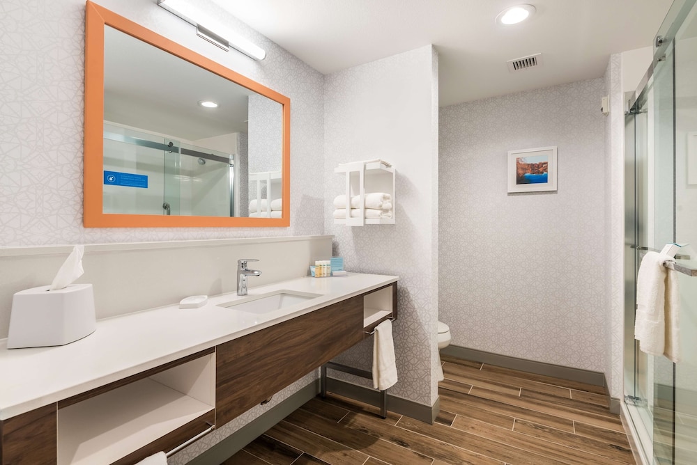 Hampton Inn Batesville - photo 18
