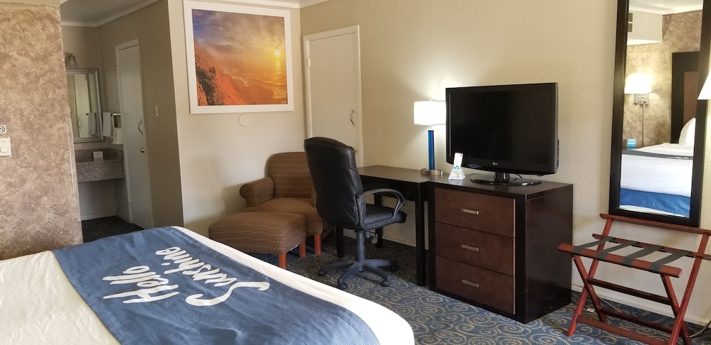 Days Inn & Suites by Wyndham Trinidad - photo 12