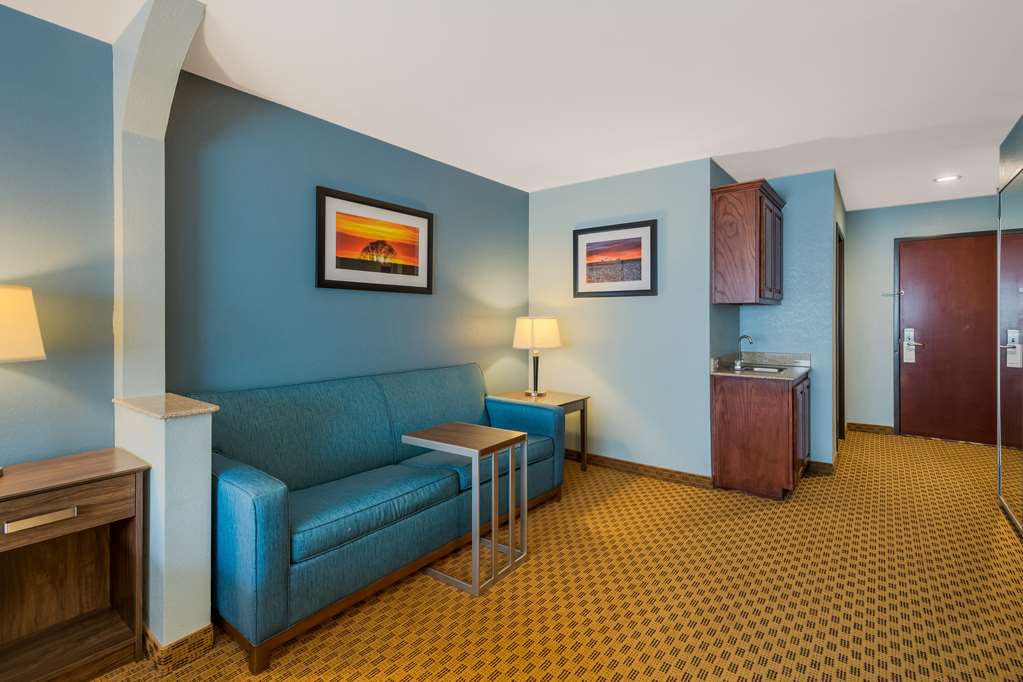 Best Western South Plains Inn & Suites - photo 18