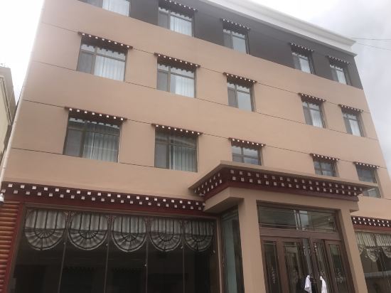 Shangri La Hotel — hotel in Yushu
