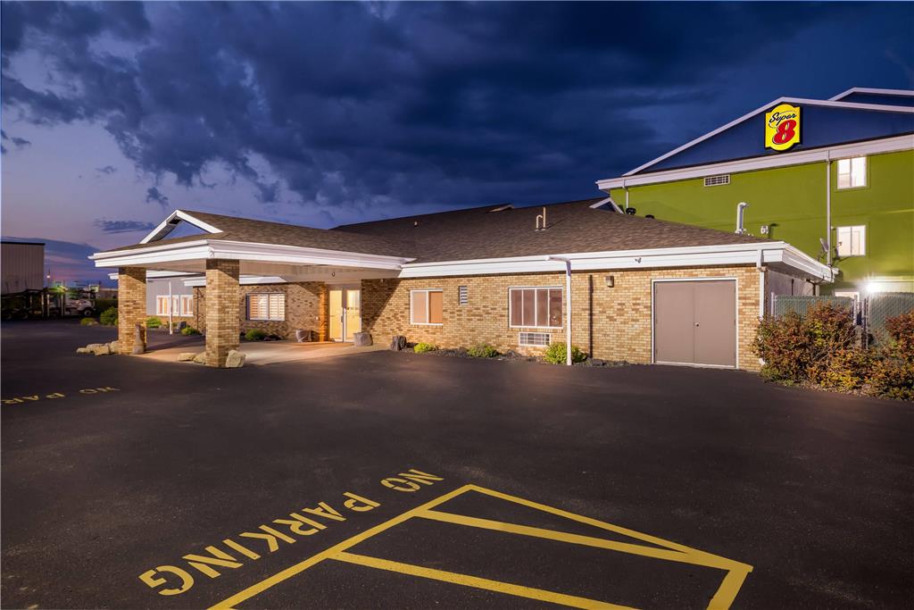 Super 8 by Wyndham Osseo WI - photo 5