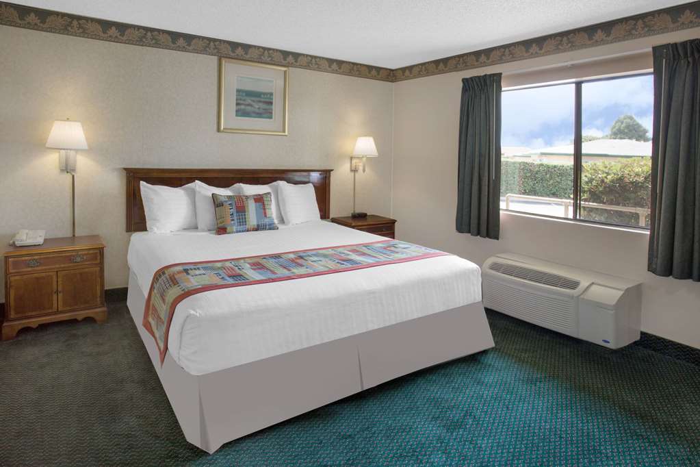 Travelodge by Wyndham Costa Mesa Newport Beach Hacienda - photo 6