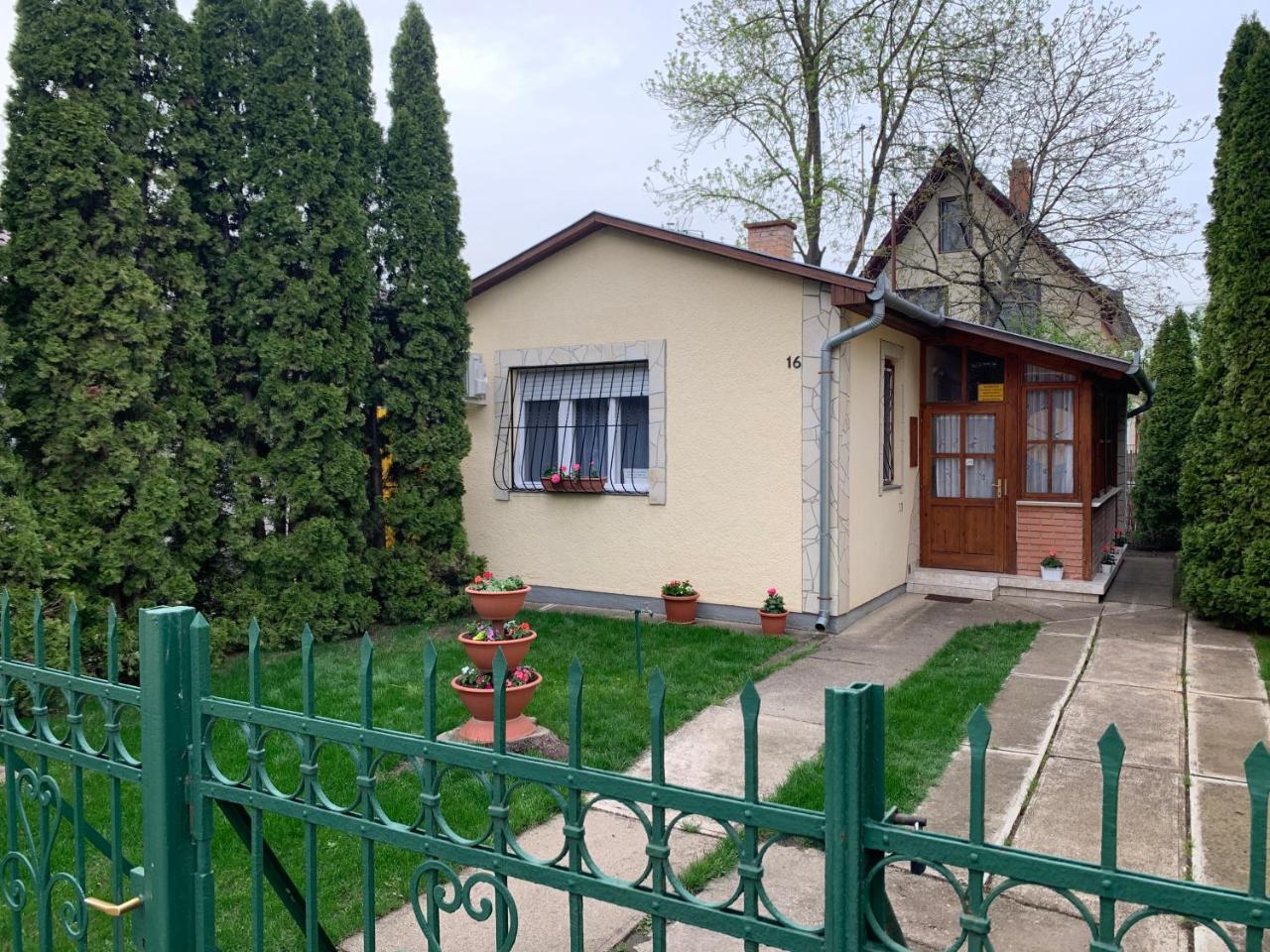 Kisvirag Apartman — 4-Star Luxury Hotel in Hajduszoboszlo, Hungary