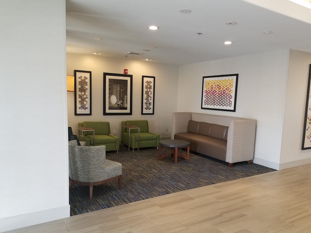 Holiday Inn Express & Suites Dinuba West by IHG - photo 39