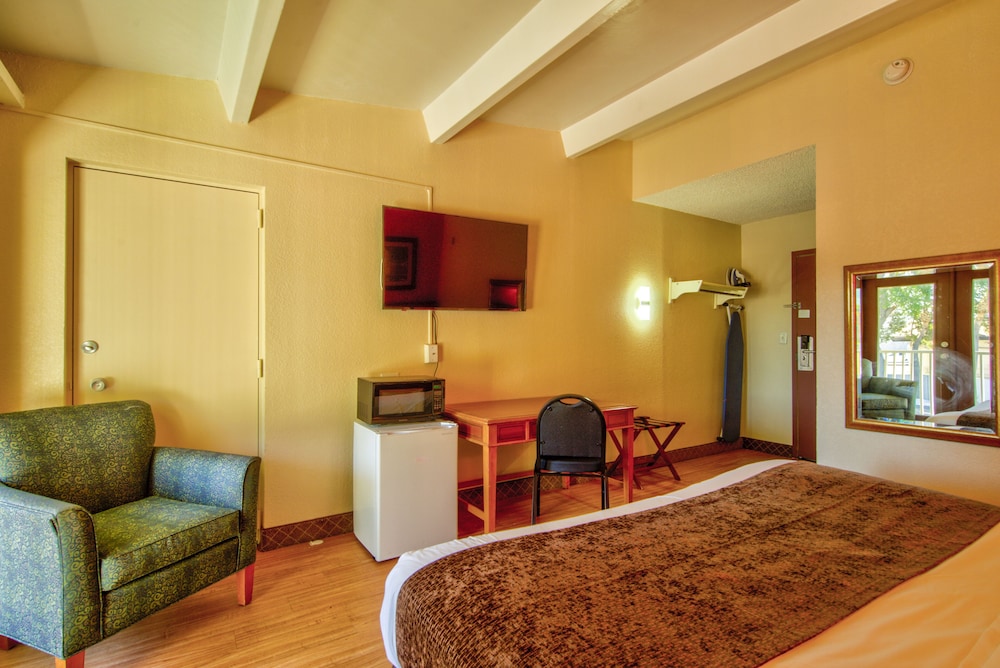 Clearwater Hotel - photo 19