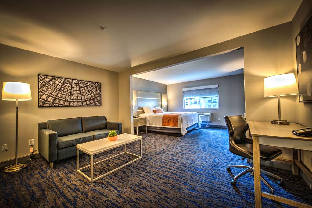 Best Western Plus Media Center Inn & Suites - photo 16