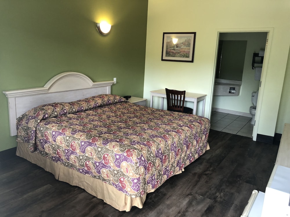 Weston Inn & Suites - photo 20