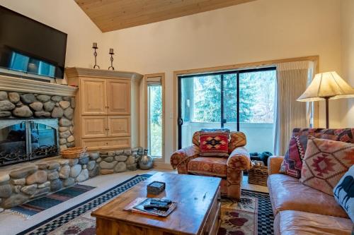Greyhawk Condo 07 20721048 — Ketchum