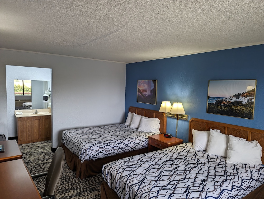 Sprucewood Inn - photo 11