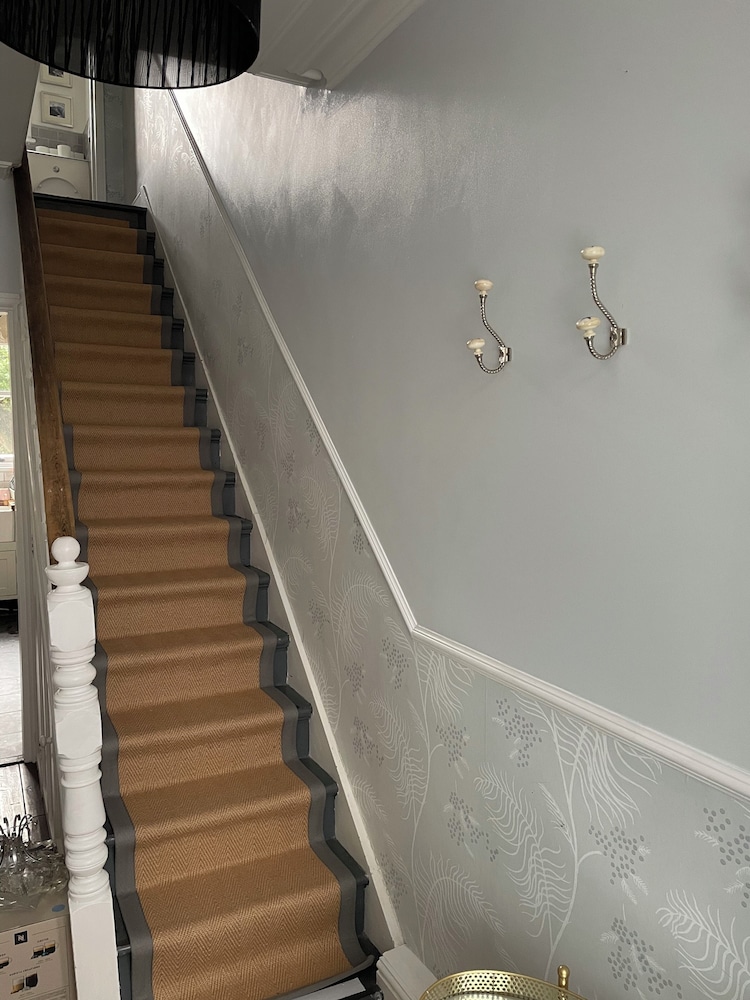 Shepherds Bush W12 Magical Townhouse nr Westfield — 4-Star Luxury Hotel in London, United Kingdom