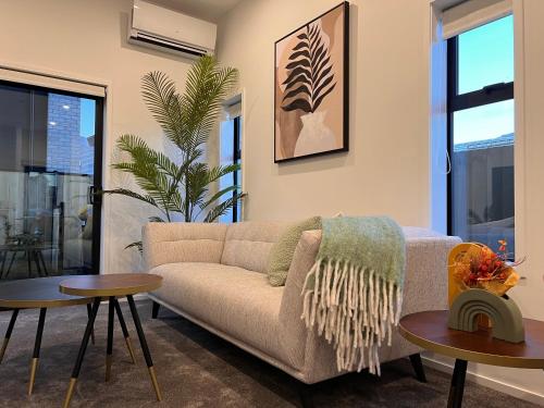 Incredible luxury 3 floors Townhouse High Ceiling — 4-Star Luxury Hotel in Christchurch, New Zealand