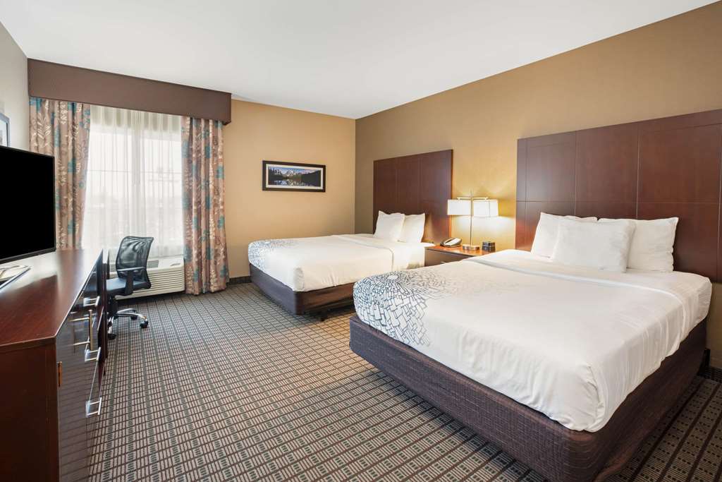 La Quinta Inn & Suites by Wyndham Bellingham - photo 29