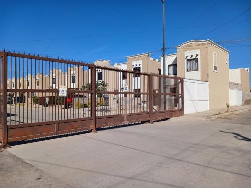Vivienda completa 2 plantas y privada con acceso controlado — 4-Star Luxury Hotel in Hermosillo, Mexico
