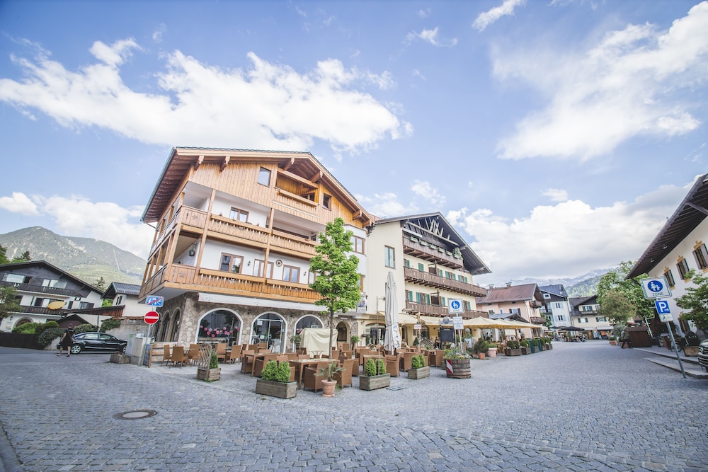 Alpis Ferienwohnung — 5-Star Luxury Hotel in Garmisch-Partenkirchen, Germany
