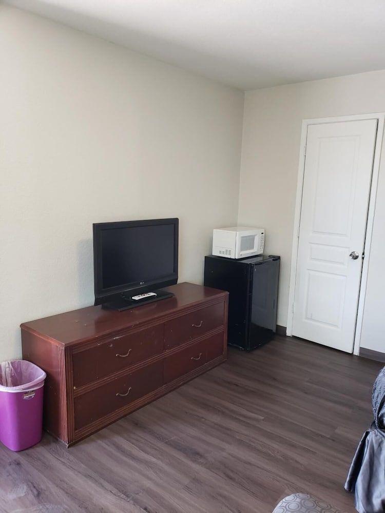 Classic Inn & Suites - photo 6