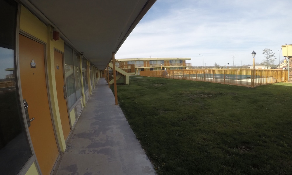 Days Inn by Wyndham Salem - photo 42