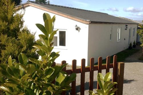 Glenview Lodge accommodation Monmouthshire — 4-Star Luxury Hotel in Usk, United Kingdom