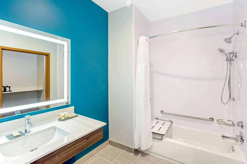 La Quinta Inn & Suites by Wyndham Miramar Beach Destin - photo 25