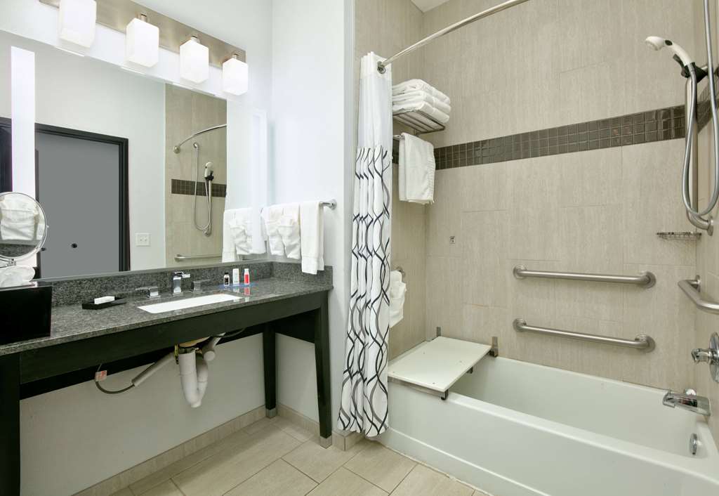 La Quinta Inn & Suites by Wyndham Lubbock Southwest - photo 14