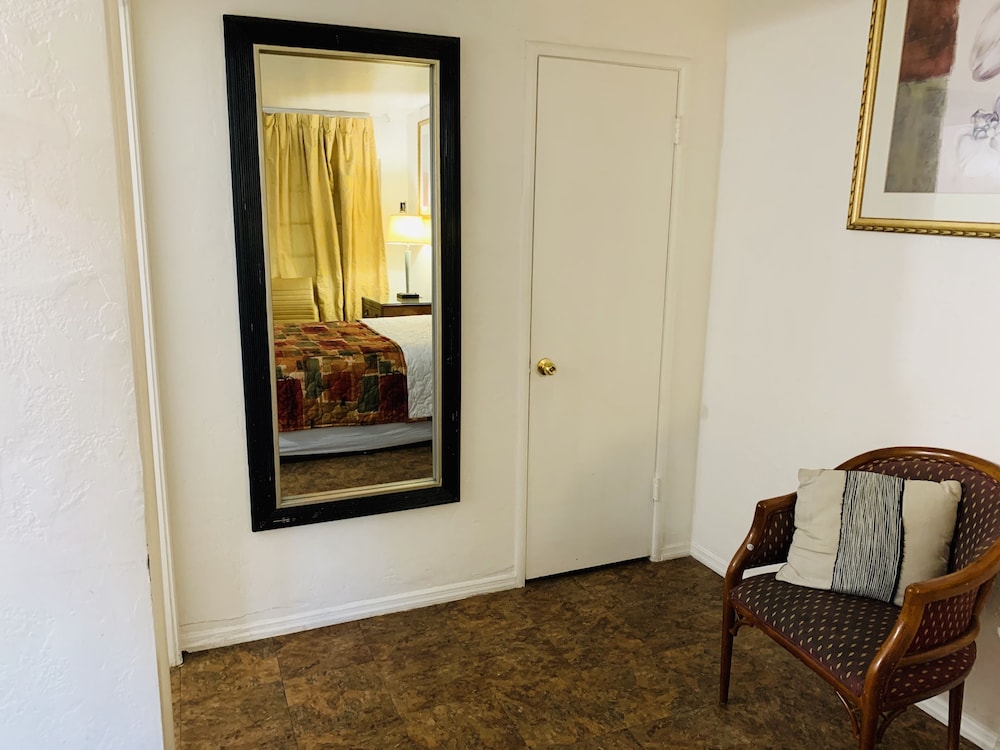 Pacheco Pass Motel - photo 11