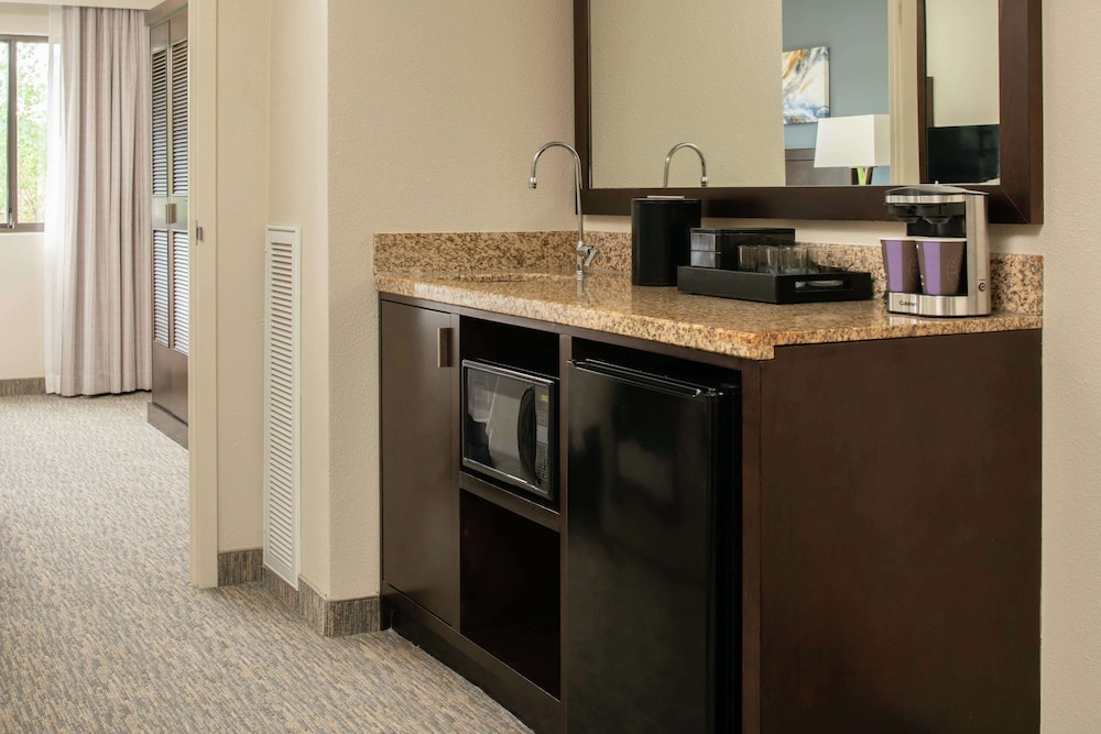 Embassy Suites by Hilton Seattle Tacoma International Airport - photo 29