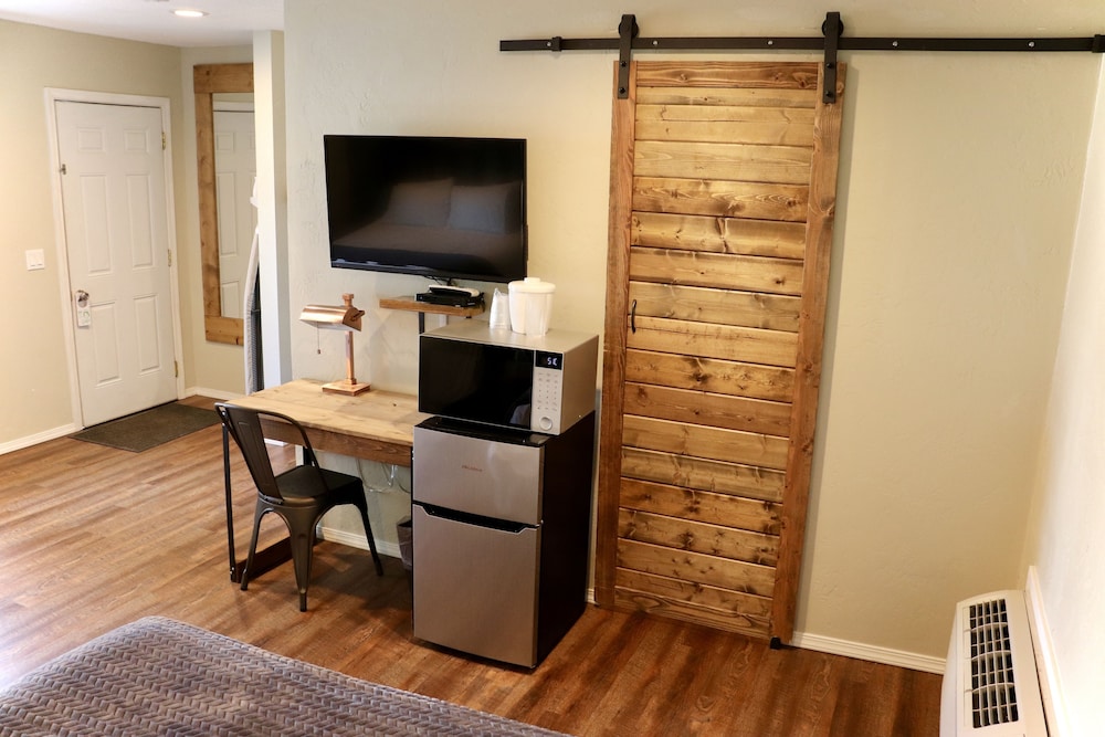 Evergreen Motel - photo 29
