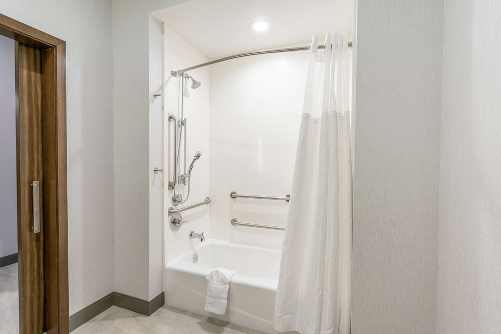 Hilton Garden Inn Wichita Downtown - photo 26