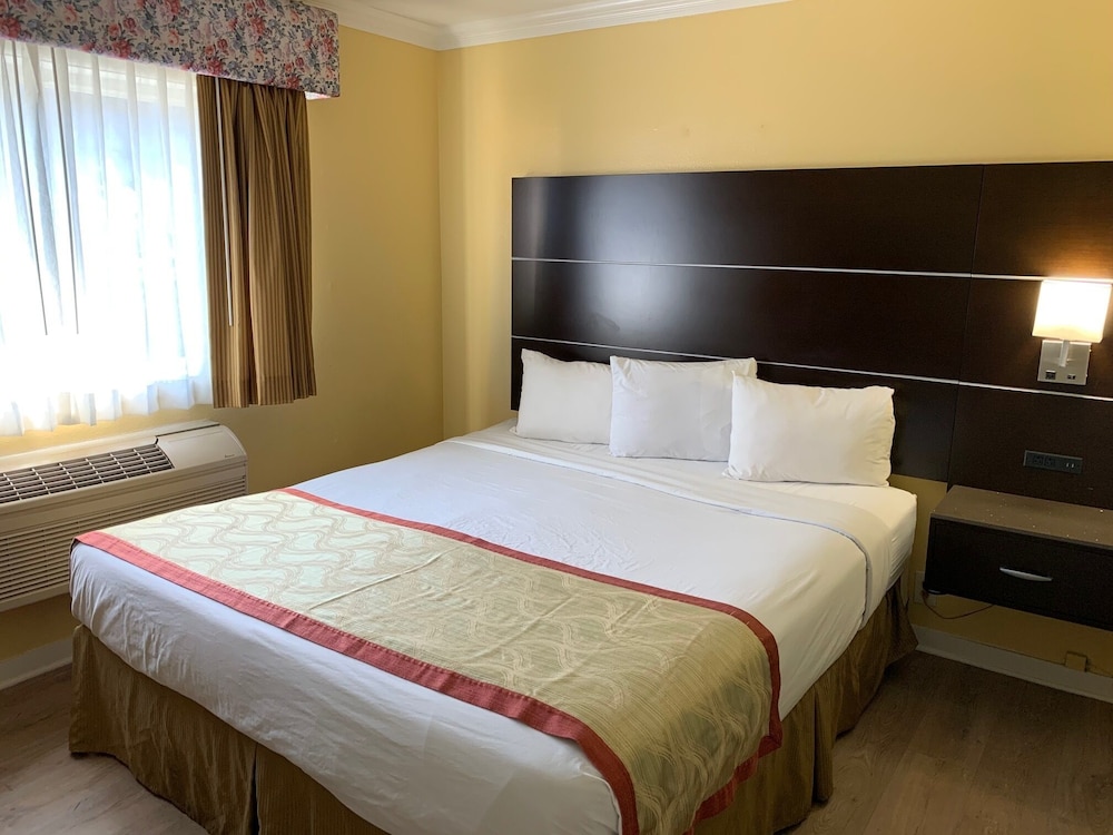 Olive Tree Inn & Suites by Howard Johnson WYNDHAM - photo 32