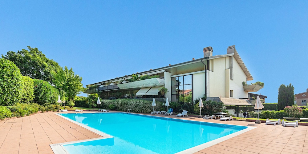 Residence Villa Giulia 5 03 With Pool by Wonderful Italy — 4-Star Luxury Hotel in Desenzano Del Garda, Italy