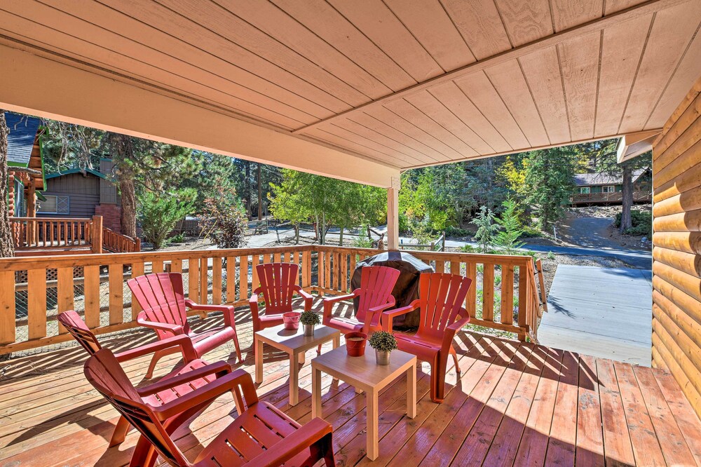 Half mi to Bear Mtn Ski Resort: Cabin w Hot Tub - photo 2