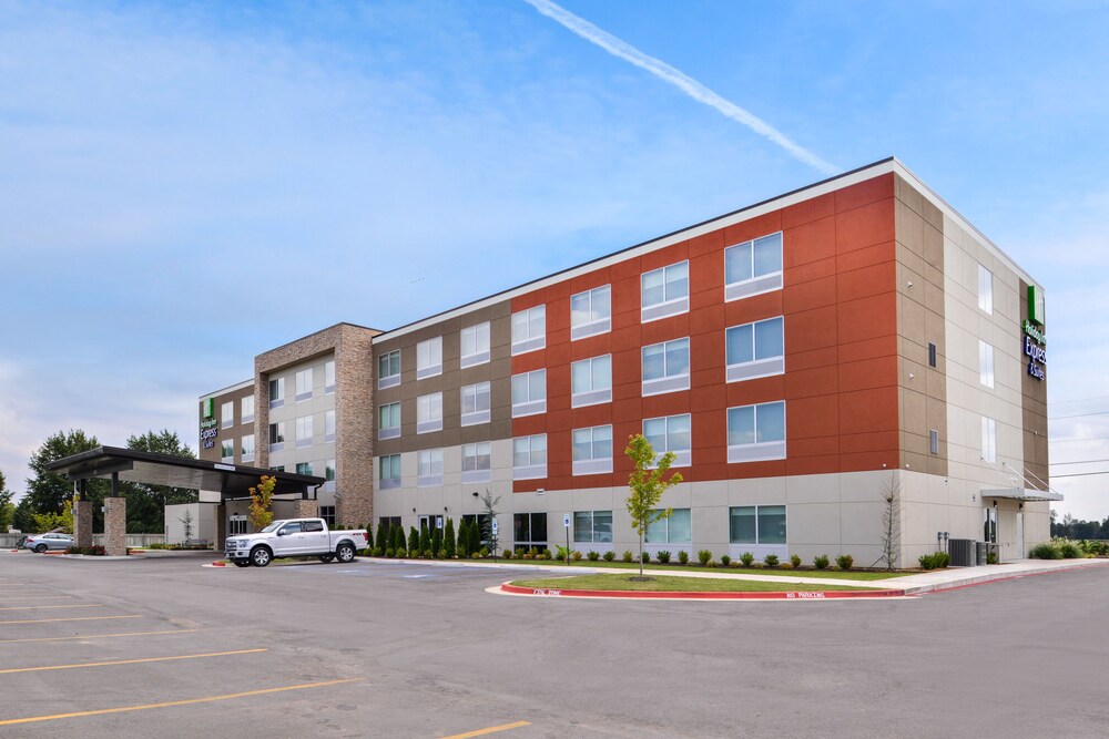 Holiday Inn Express & Suites Siloam Springs by IHG - photo 52