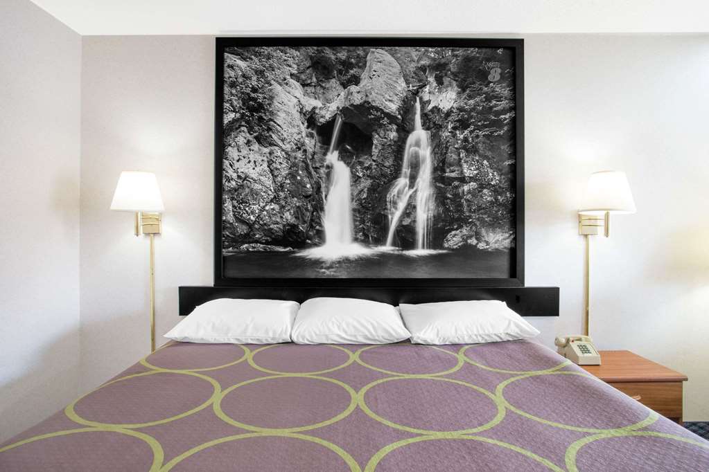 Super 8 by Wyndham Christiansburg - photo 9