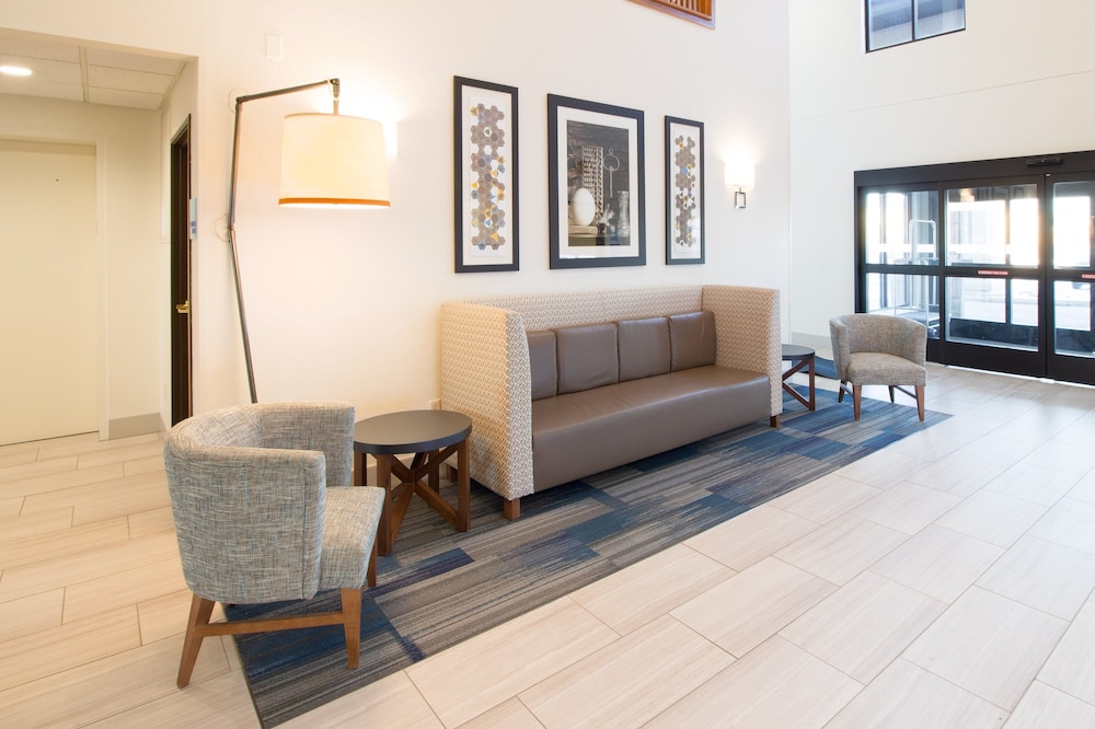 Holiday Inn Express & Suites Worthington by IHG - photo 46