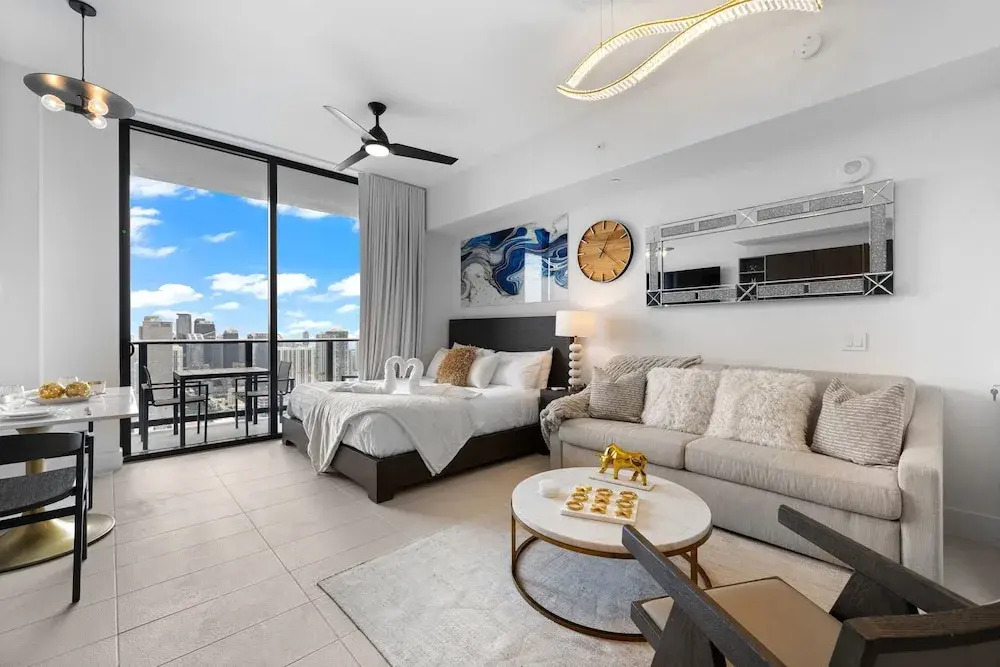 PH 49 Floor Luxury Studio w Free Parking — 4-Star Luxury Hotel in Miami, United States