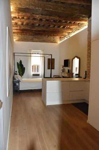 Fontana Luxury Home — 4-Star Luxury Hotel in Rome, Italy