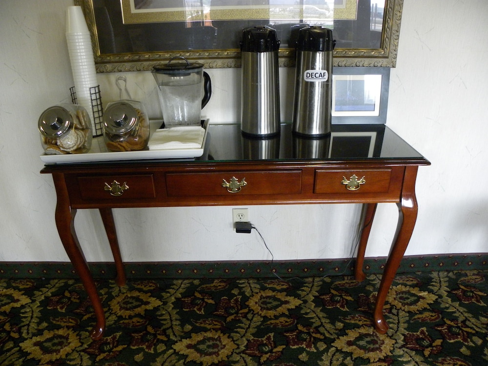 New Victorian Inn and Suites - photo 32