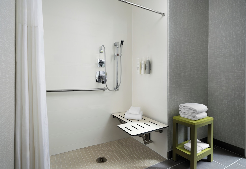 Hampton Inn San Diego Del Mar - photo 12