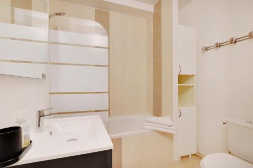 Appartement Libert Maison de la radio — 4-Star Luxury Hotel in Paris, France
