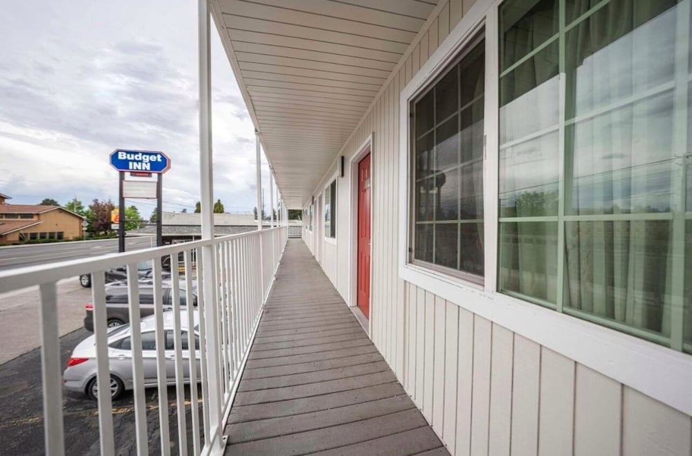 Budget Inn Bend by OYO - photo 3