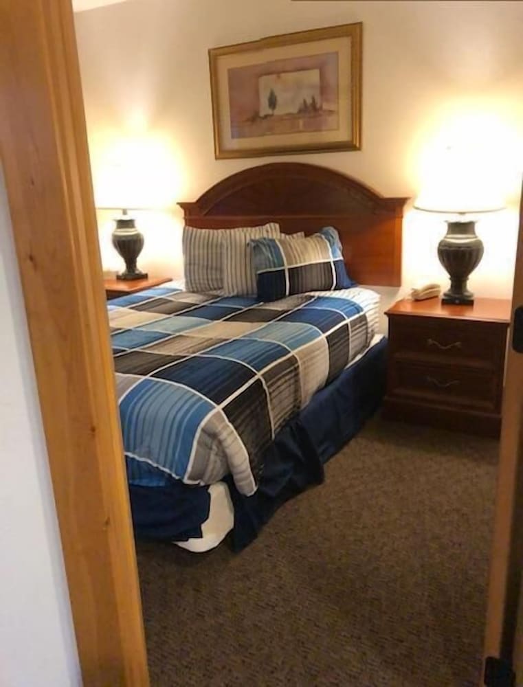 Bellevue High Country Motel - photo 8