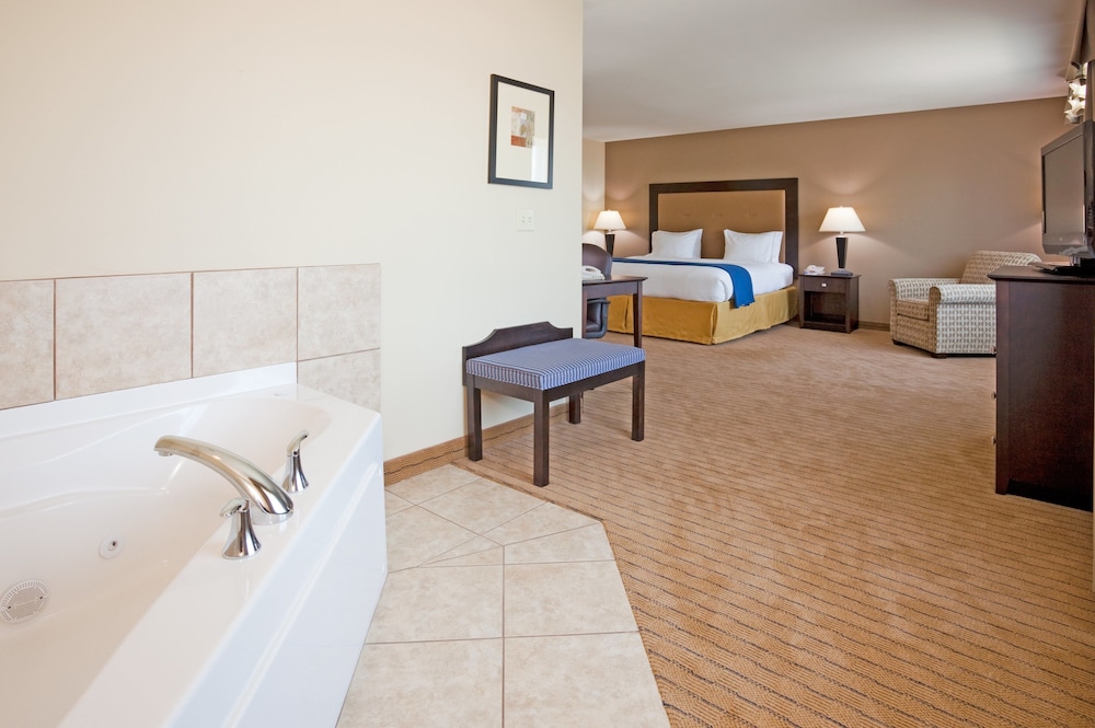 Holiday Inn Express Hotel & Suites Madison Verona by IHG - photo 19
