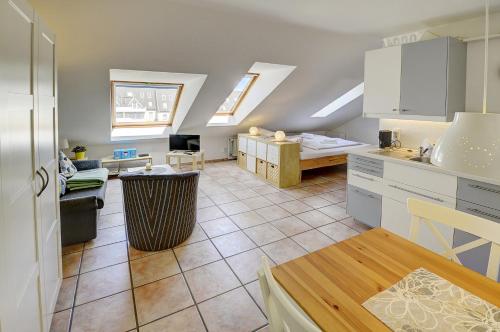 fewo1846 Strandresidenz Wassersleben Kleine Meerjungfrau komfortables Studioapartment im Dachgeschoss — 4-Star Luxury Hotel in Harrislee, Germany