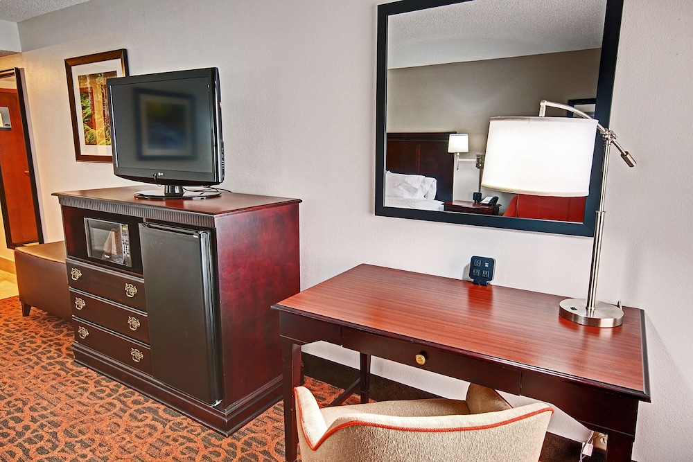 Hampton Inn Parkersburg Mineral Wells - photo 30
