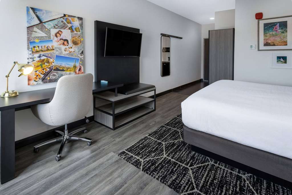 La Quinta Inn & Suites by Wyndham Maricopa Copper Sky - photo 30
