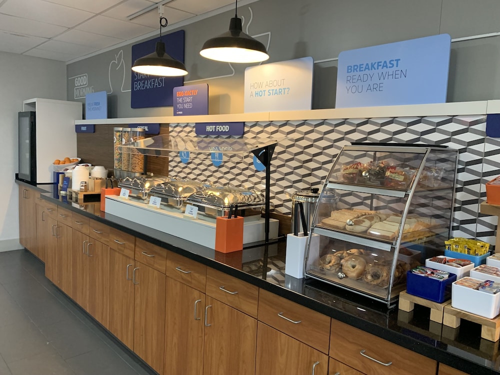 Holiday Inn Express Hotel & Suites Pittsburgh West Mifflin by IHG - photo 25