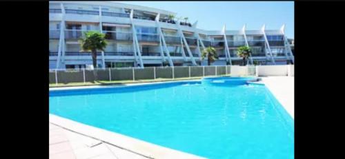 Studio Piscine Plages a Pied - last minute hotel in Unknown City