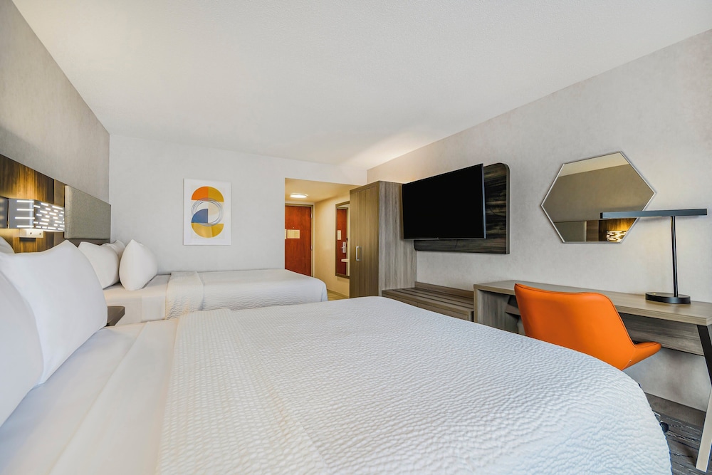 Holiday Inn Express Hotel & Suites Buffalo Airport by IHG - photo 10