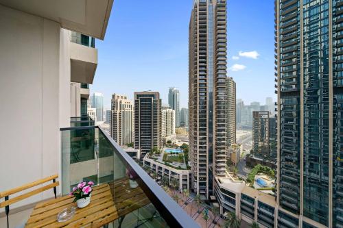 Minimalistic Contemporary 1BR in Burj Downtown DXB — 4-Star Luxury Hotel in Dubai, United Arab Emirates