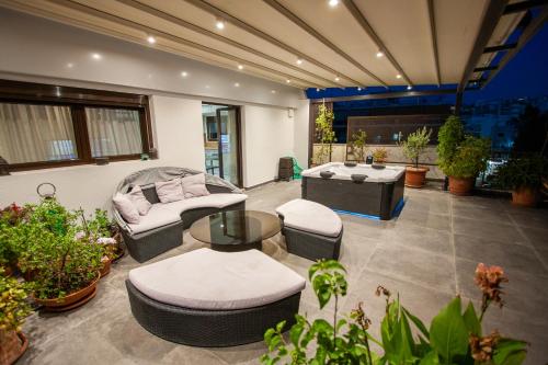 Cozy Penthouse next to Station — 4-Star Luxury Hotel in Athens, Greece